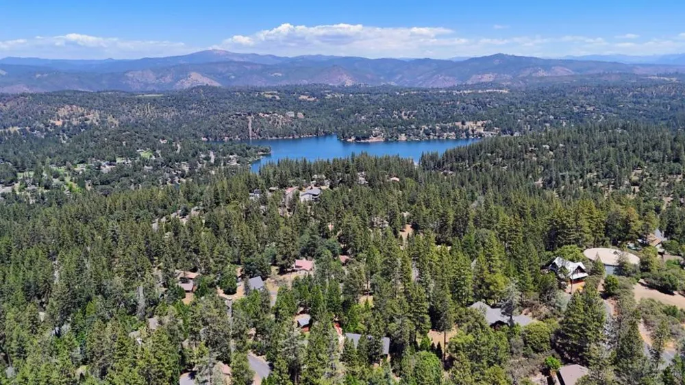 12021 Valenta Way Groveland, CA 95321