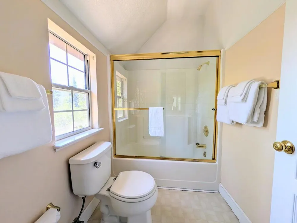 12021 Valenta Way Groveland, CA 95321