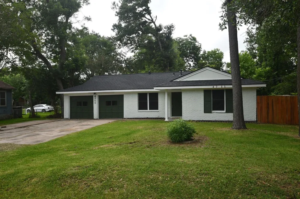 4711 Illinois Street Dickinson, TX 77539