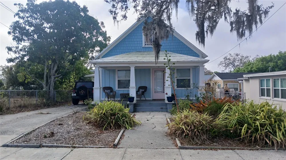 542 DIVISION STREET Tarpon Springs, FL 34689