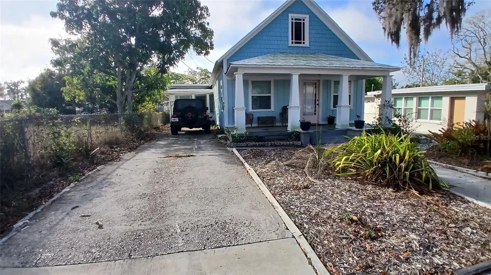 542 DIVISION STREET Tarpon Springs, FL 34689