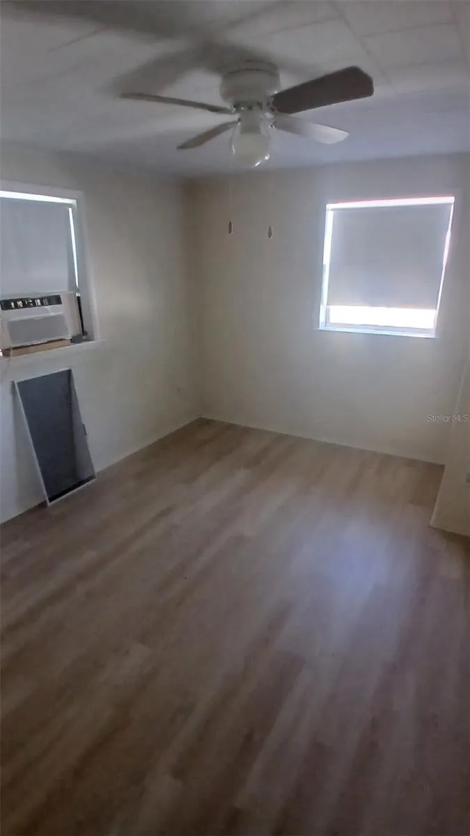 542 DIVISION STREET Tarpon Springs, FL 34689