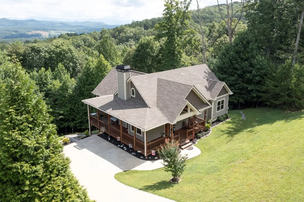 2079 Gallatin Road Young Harris, GA 30582