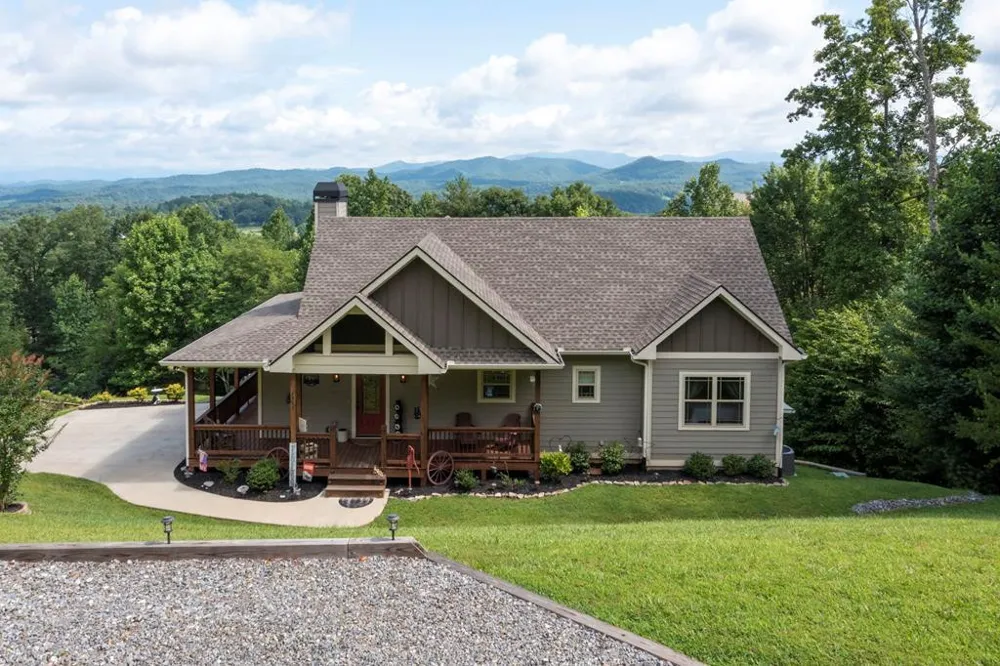 2079 Gallatin Road Young Harris, GA 30582