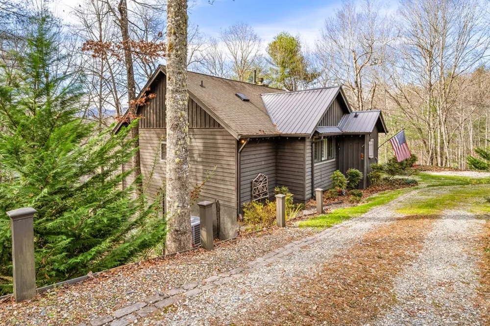 56 Cross Creek Trail Robbinsville, NC 28771