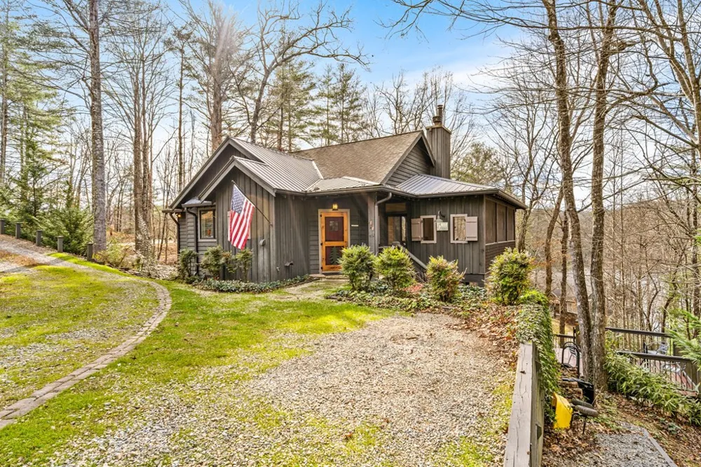 56 Cross Creek Trail Robbinsville, NC 28771