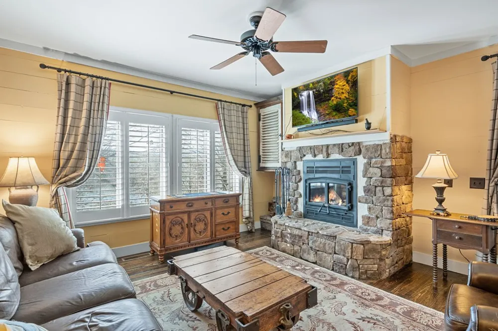 56 Cross Creek Trail Robbinsville, NC 28771