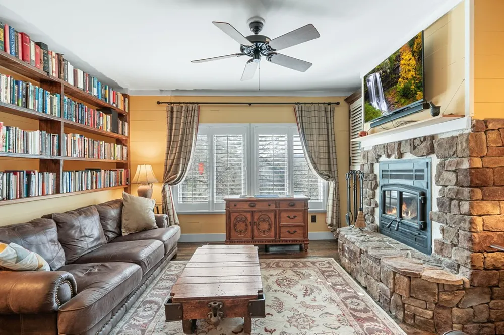 56 Cross Creek Trail Robbinsville, NC 28771