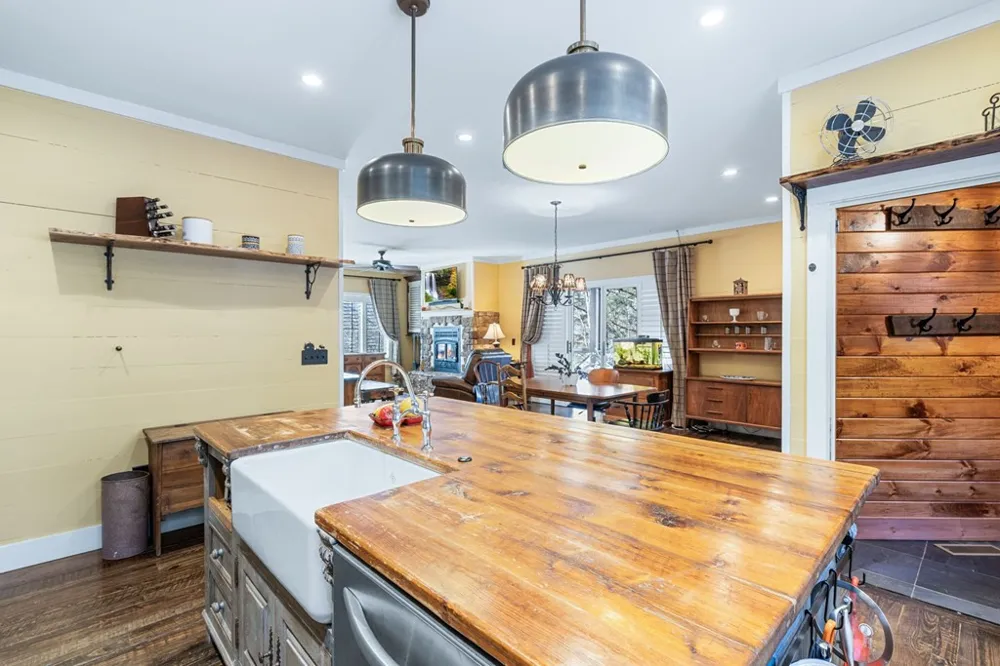 56 Cross Creek Trail Robbinsville, NC 28771