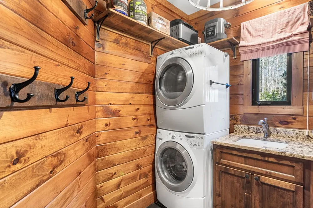 56 Cross Creek Trail Robbinsville, NC 28771