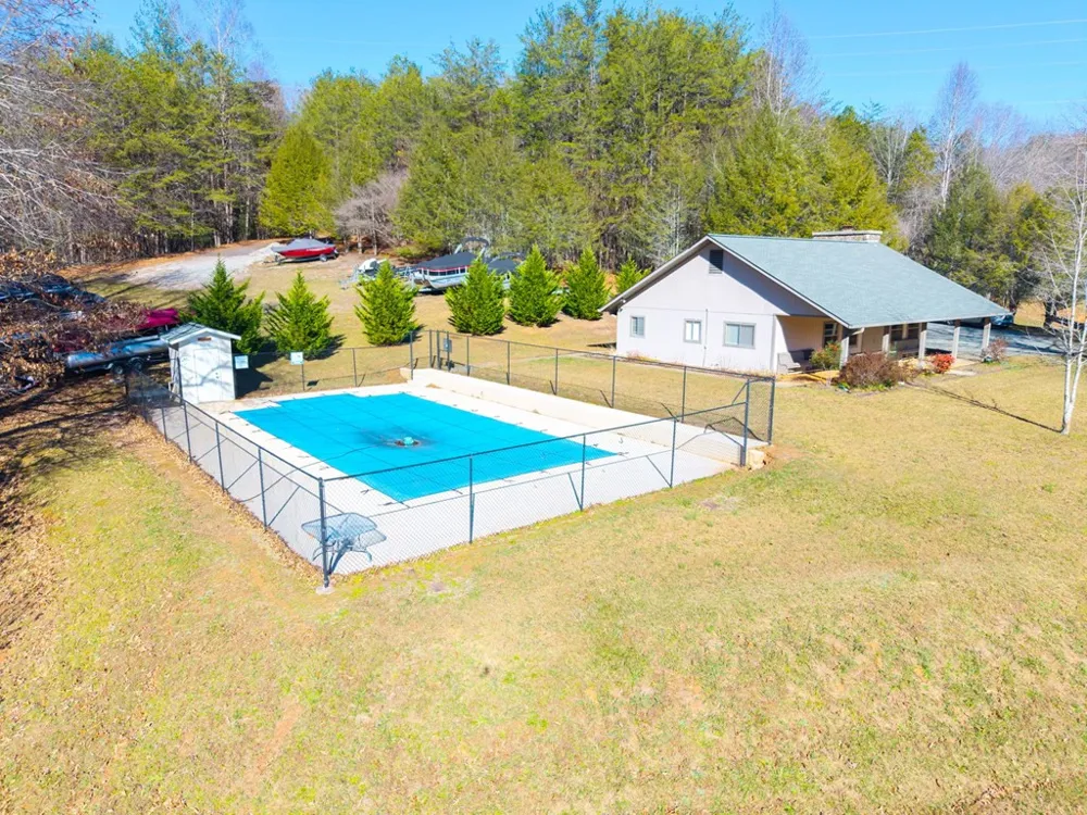 56 Cross Creek Trail Robbinsville, NC 28771