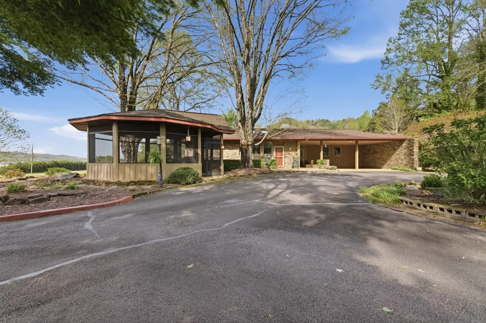 6203 Airport Road Andrews, NC 28901