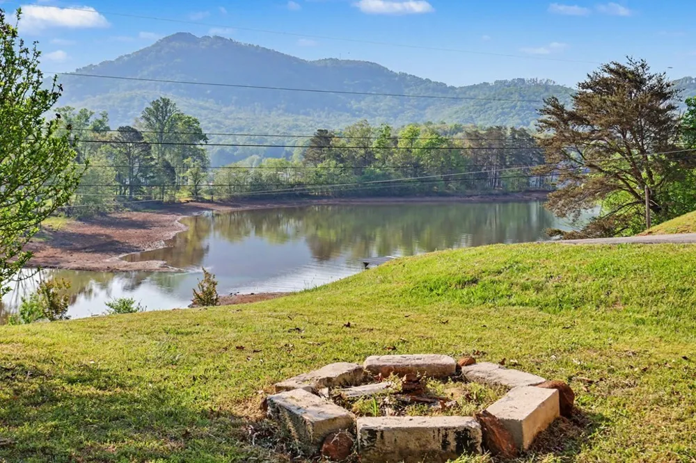 233 Bradshaw Road Hiawassee, GA 30546