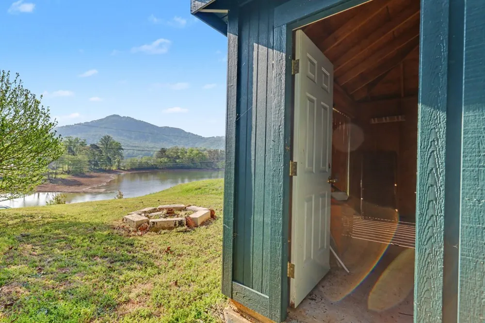 233 Bradshaw Road Hiawassee, GA 30546