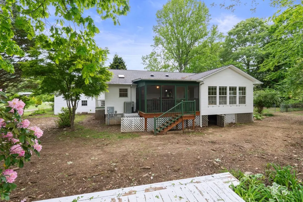 59 Tusquittee Creek Lane Hayesville, NC 28904