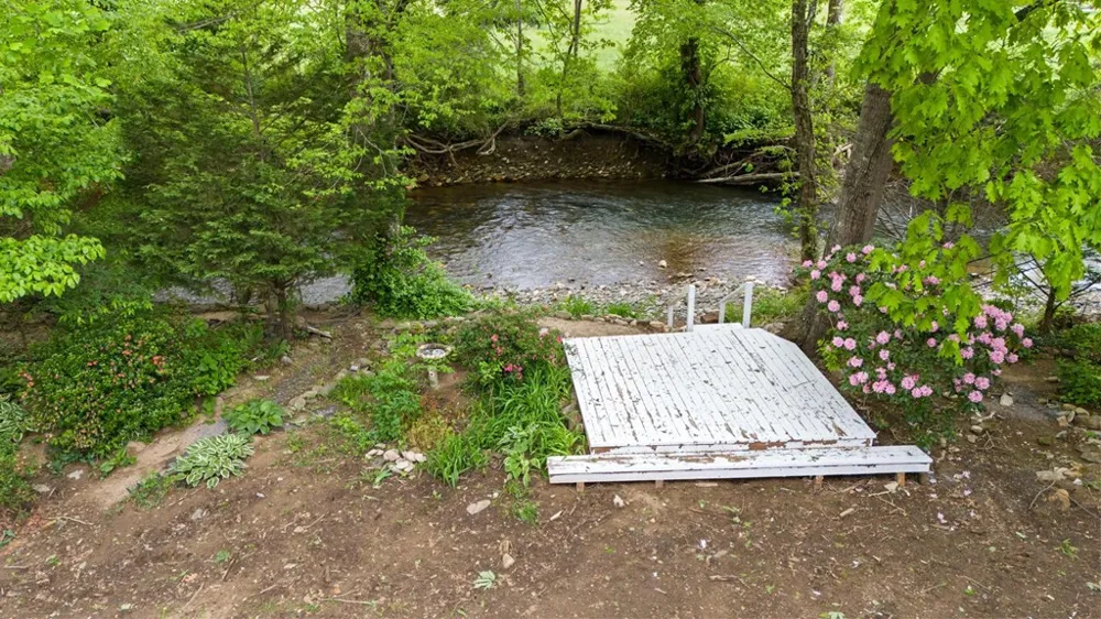 59 Tusquittee Creek Lane Hayesville, NC 28904