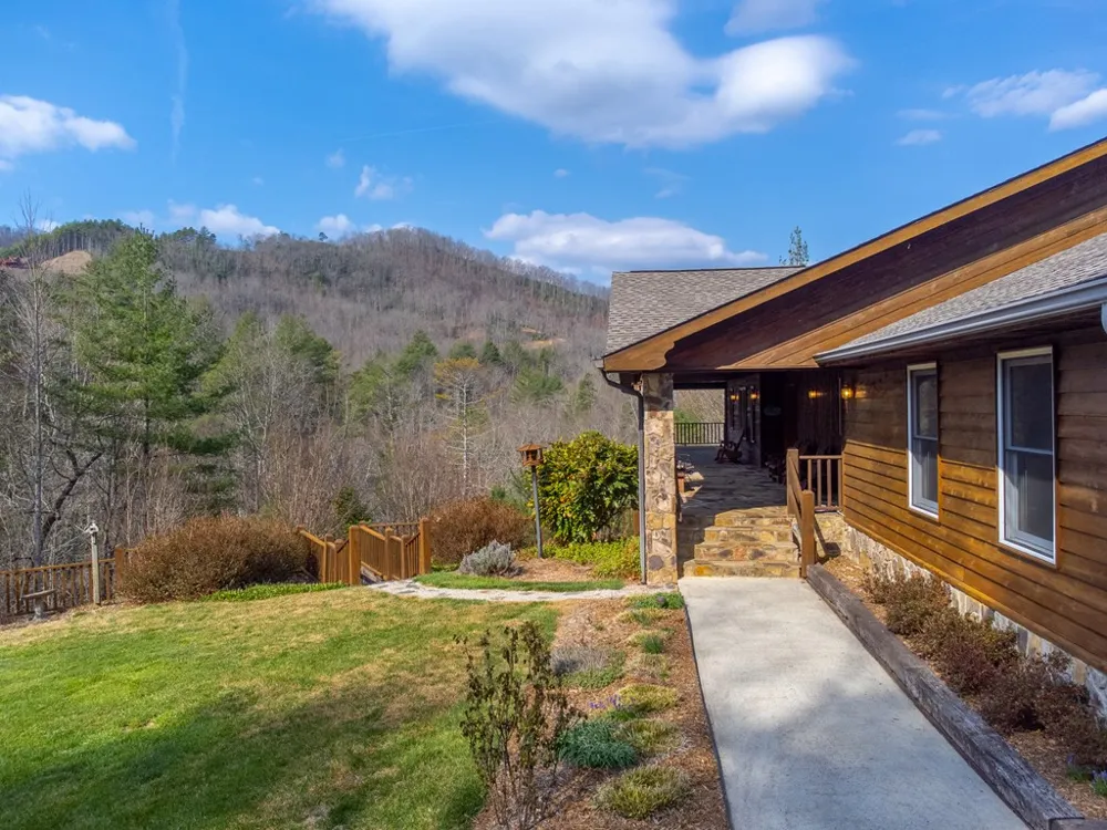 750 Double Springs Drive Almond, NC 28702