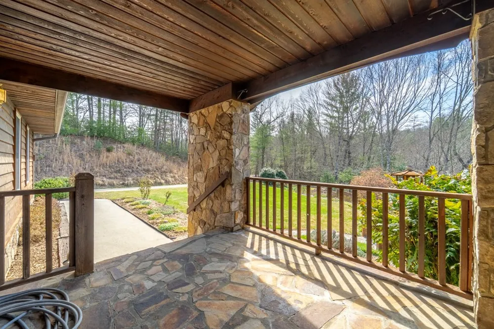 750 Double Springs Drive Almond, NC 28702