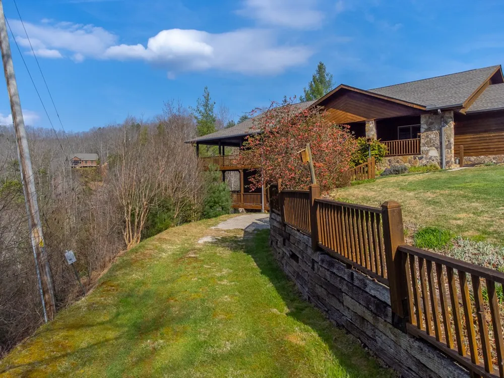 750 Double Springs Drive Almond, NC 28702