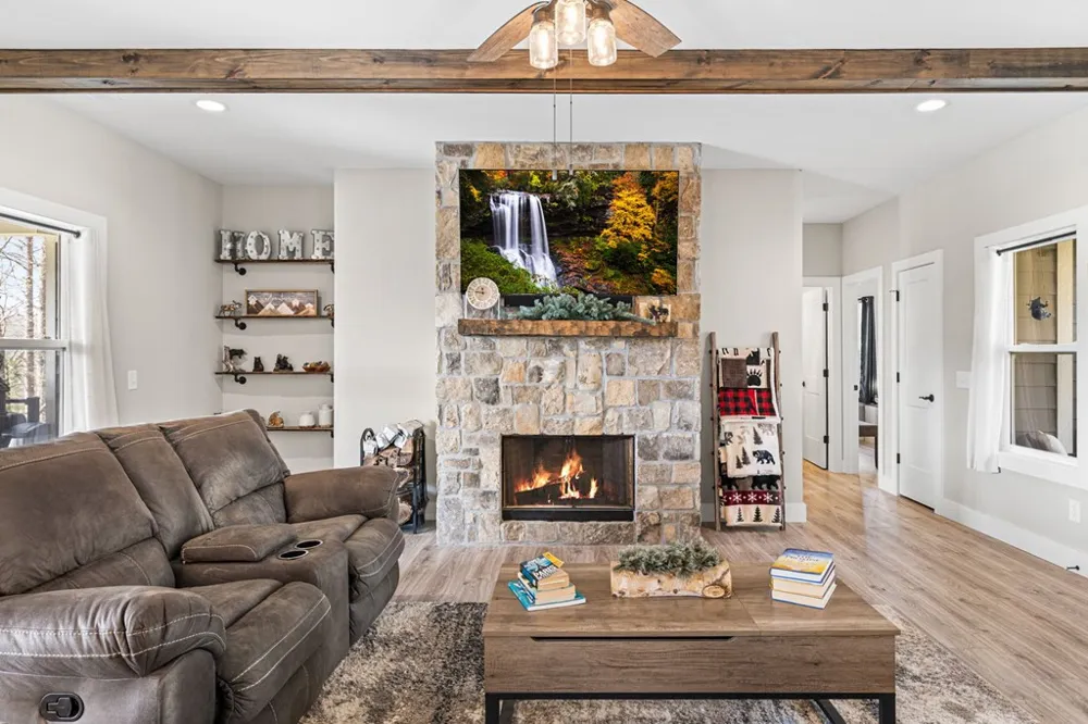 193 Mountain Harbour Drive Hayesville, NC 28904