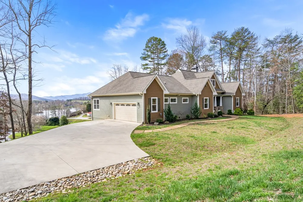 193 Mountain Harbour Drive Hayesville, NC 28904