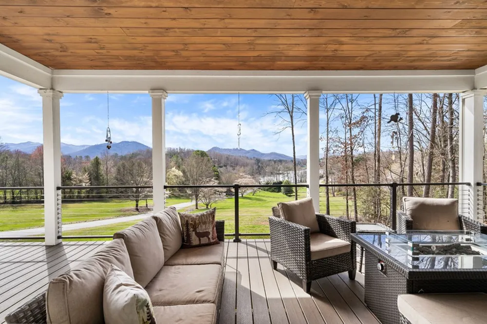 193 Mountain Harbour Drive Hayesville, NC 28904