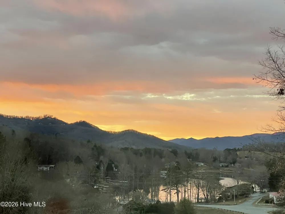 193 Mountain Harbour Drive Hayesville, NC 28904