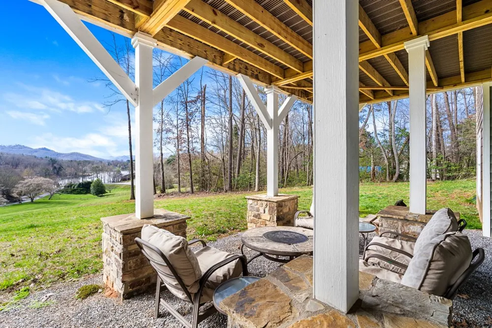 193 Mountain Harbour Drive Hayesville, NC 28904