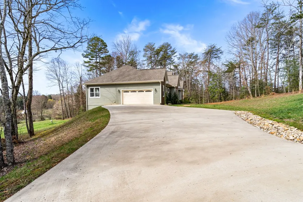 193 Mountain Harbour Drive Hayesville, NC 28904