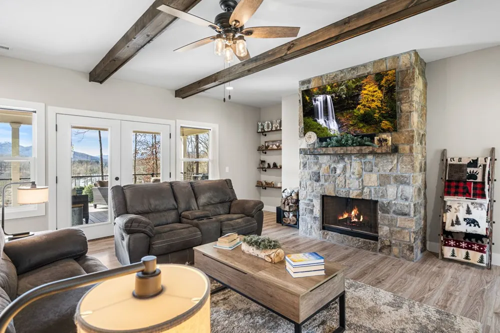 193 Mountain Harbour Drive Hayesville, NC 28904