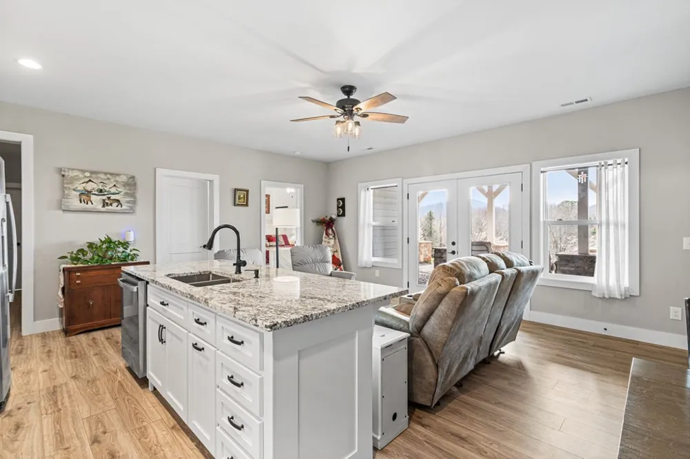 193 Mountain Harbour Drive Hayesville, NC 28904
