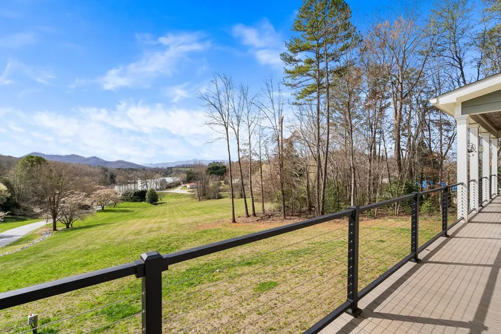 193 Mountain Harbour Drive Hayesville, NC 28904