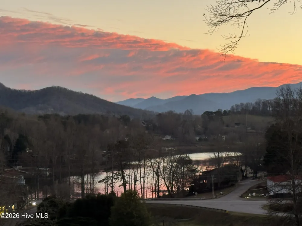 193 Mountain Harbour Drive Hayesville, NC 28904