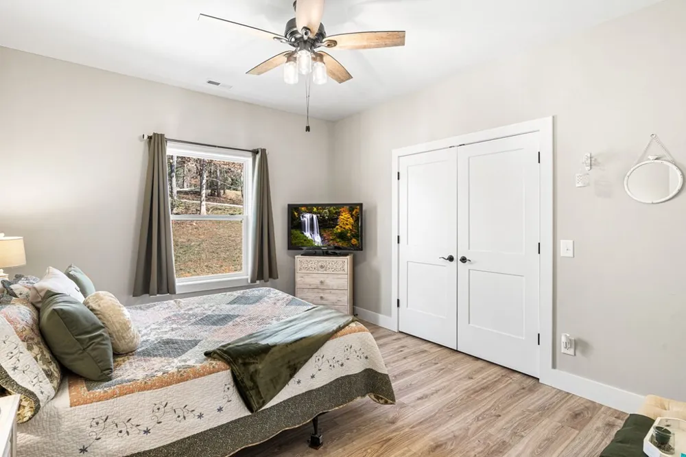 193 Mountain Harbour Drive Hayesville, NC 28904