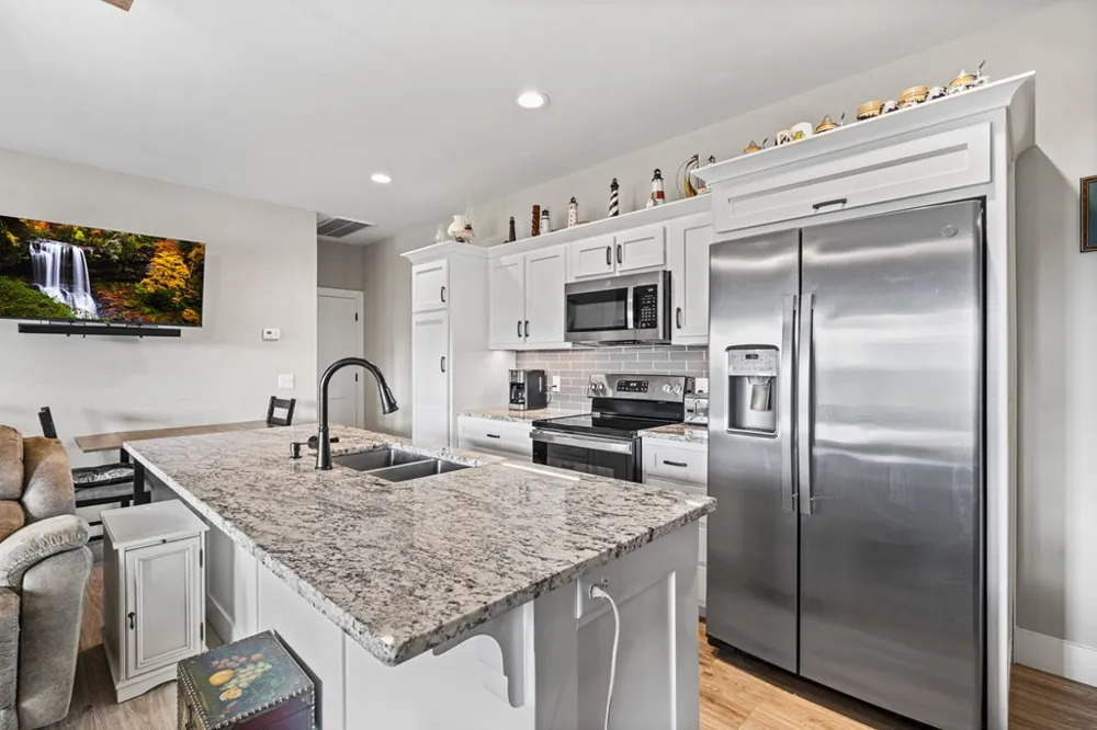 193 Mountain Harbour Drive Hayesville, NC 28904