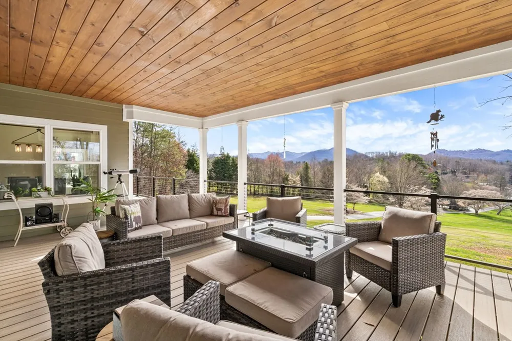 193 Mountain Harbour Drive Hayesville, NC 28904