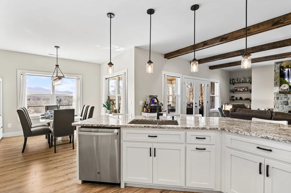 193 Mountain Harbour Drive Hayesville, NC 28904