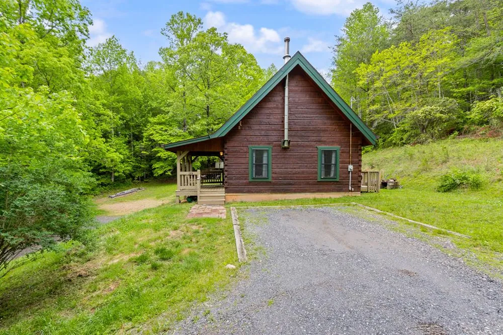 1374 Long Branch Road Marble, NC 28905