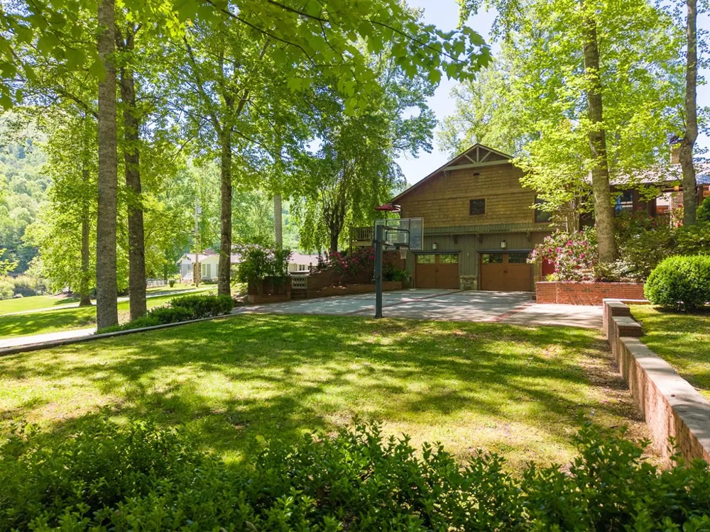34 Shane Laughter Robbinsville, NC 28771