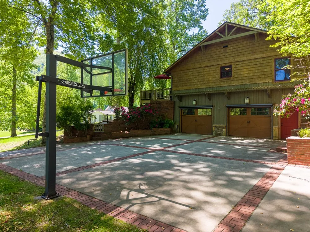 34 Shane Laughter Robbinsville, NC 28771