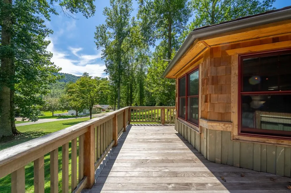 34 Shane Laughter Robbinsville, NC 28771