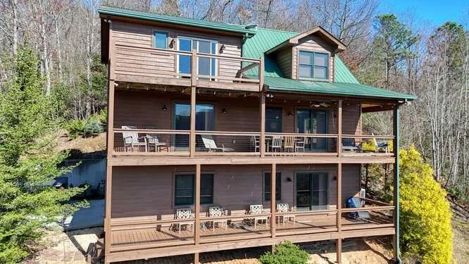 230 Smokin Ridge Hayesville, NC 28904