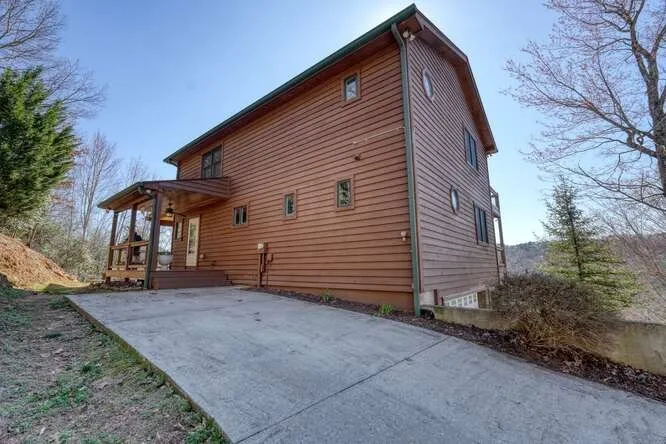 230 Smokin Ridge Hayesville, NC 28904