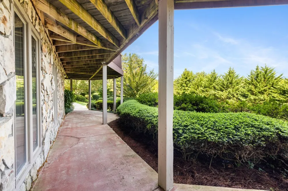 1396 Deerfield Road Young Harris, GA 30582