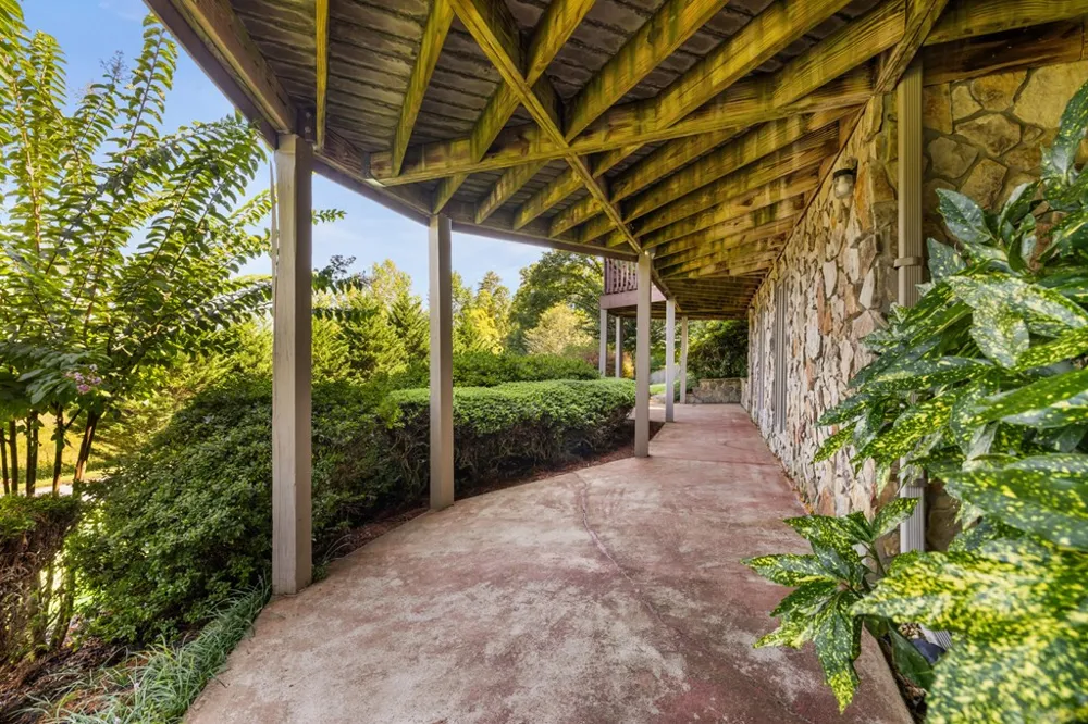 1396 Deerfield Road Young Harris, GA 30582