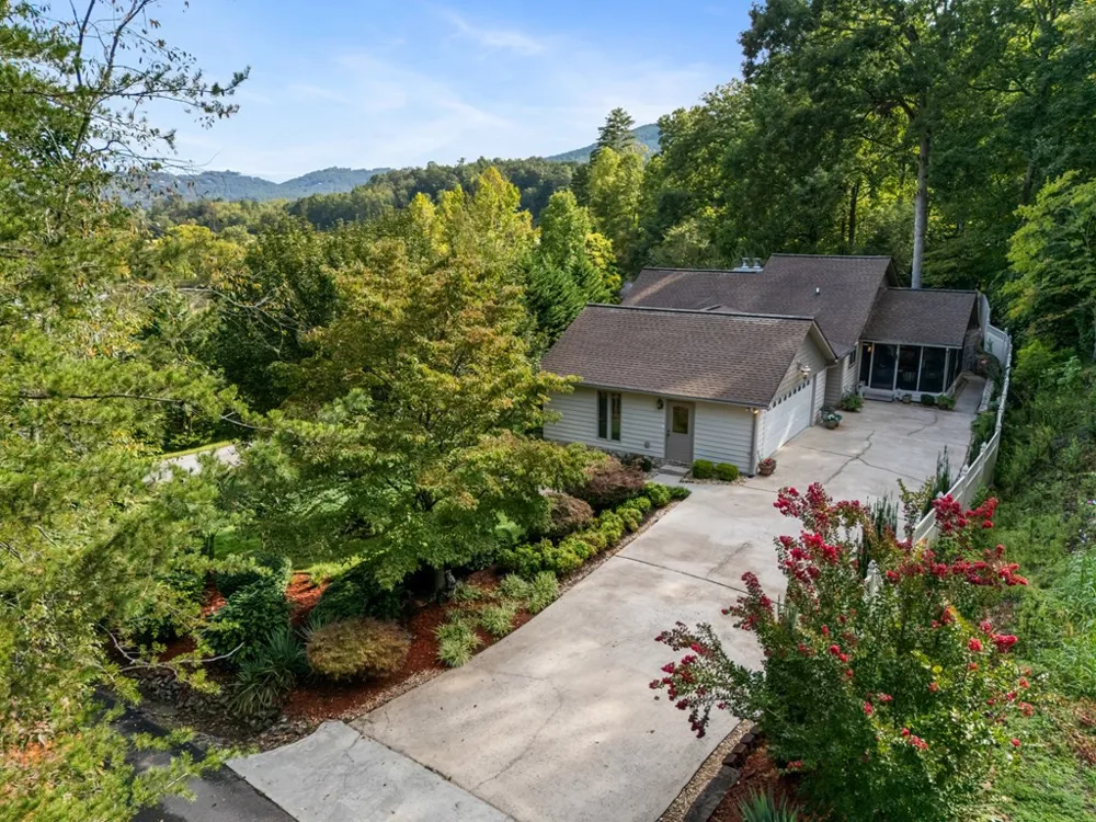 1396 Deerfield Road Young Harris, GA 30582