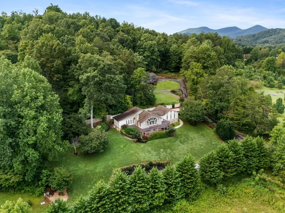 1396 Deerfield Road Young Harris, GA 30582