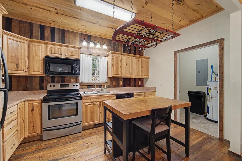 138 Hubbell Lane Robbinsville, NC 28771