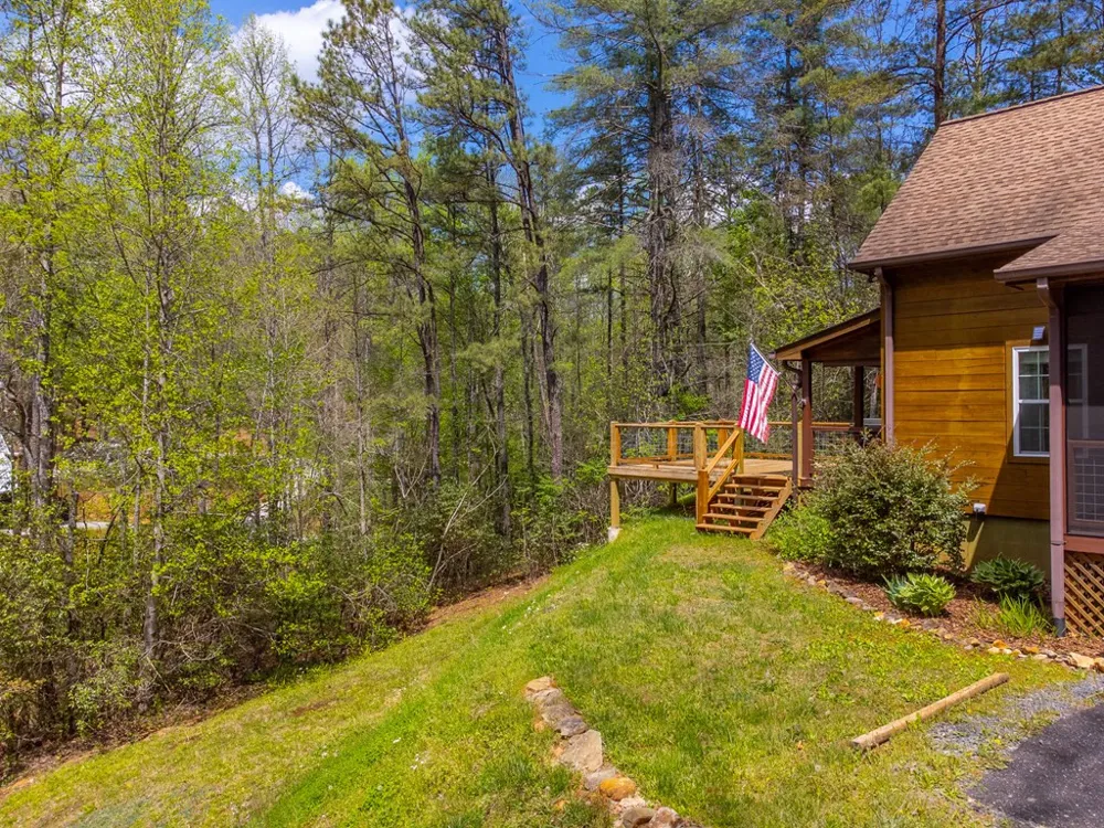 138 Hubbell Lane Robbinsville, NC 28771