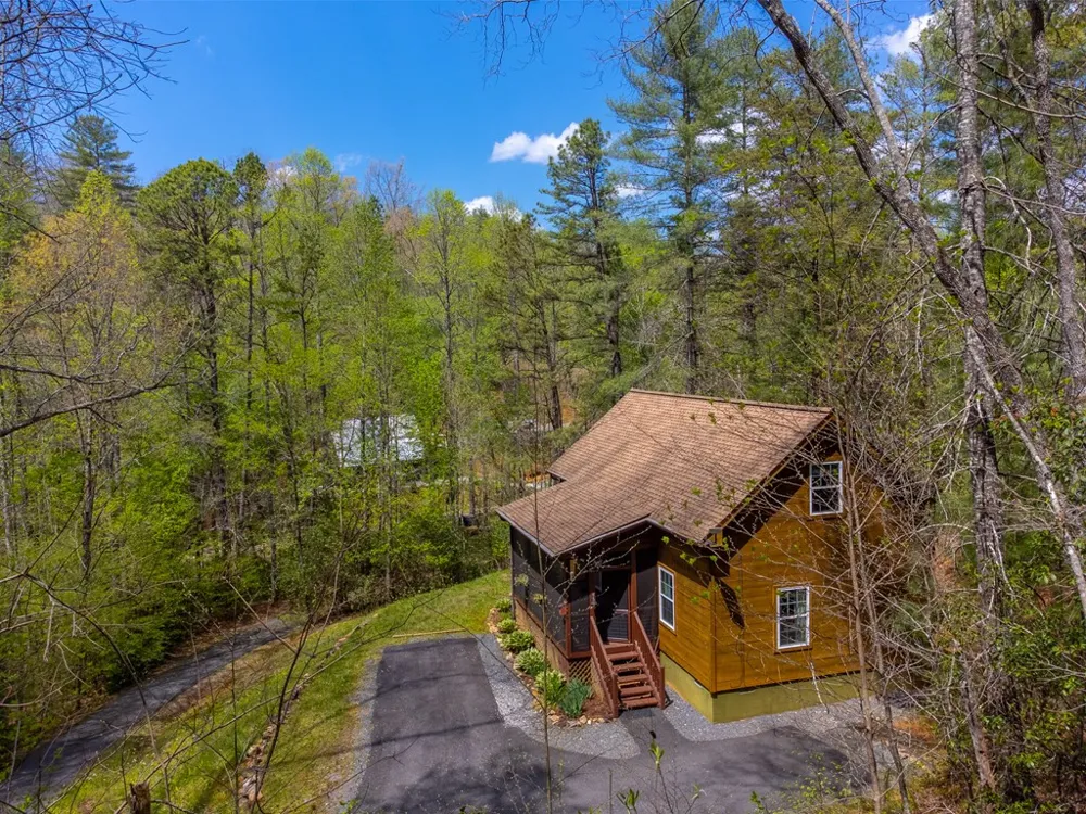 138 Hubbell Lane Robbinsville, NC 28771